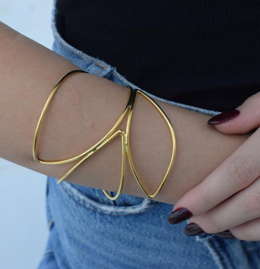 Nereis Bracelet – Handmade Greek Hammered Jewelry in gold or silver plated with elegant open-wave design inspired by sea nymphs.