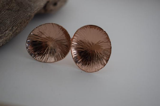 Kochlias ring Greek hammered jewelry oval seashell design in 18K gold, silver, and rose gold plated finish.