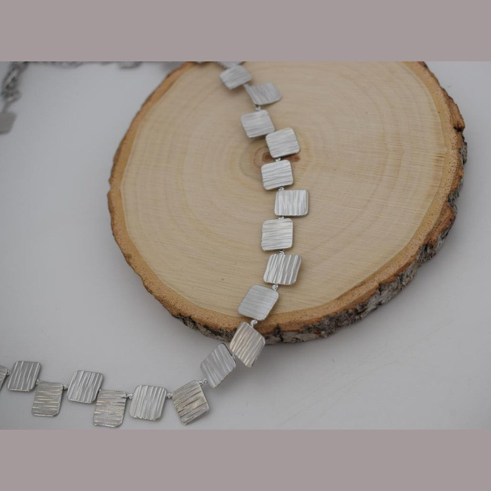 Danae2 Necklace – Handmade Greek hammered jewelry with square-link hammered texture, available in 18K gold and silver plated.