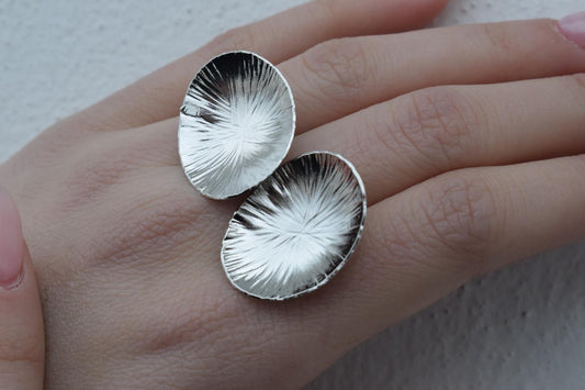 Kochlias ring Greek hammered jewelry oval seashell design in 18K gold, silver, and rose gold plated finish.