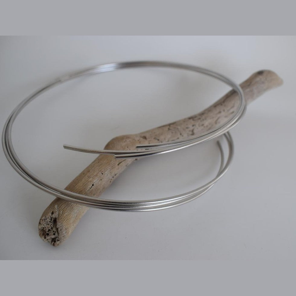 Delphi Necklace – Handmade Greek Hammered Jewelry in 18K gold or silver plated with sculptural curved lines inspired by ancient Greek harmony.