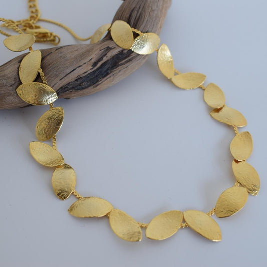 Phylion2 Necklace – Handmade Greek hammered jewelry with leaf-shaped hammered links, available in 18K gold and silver plated.