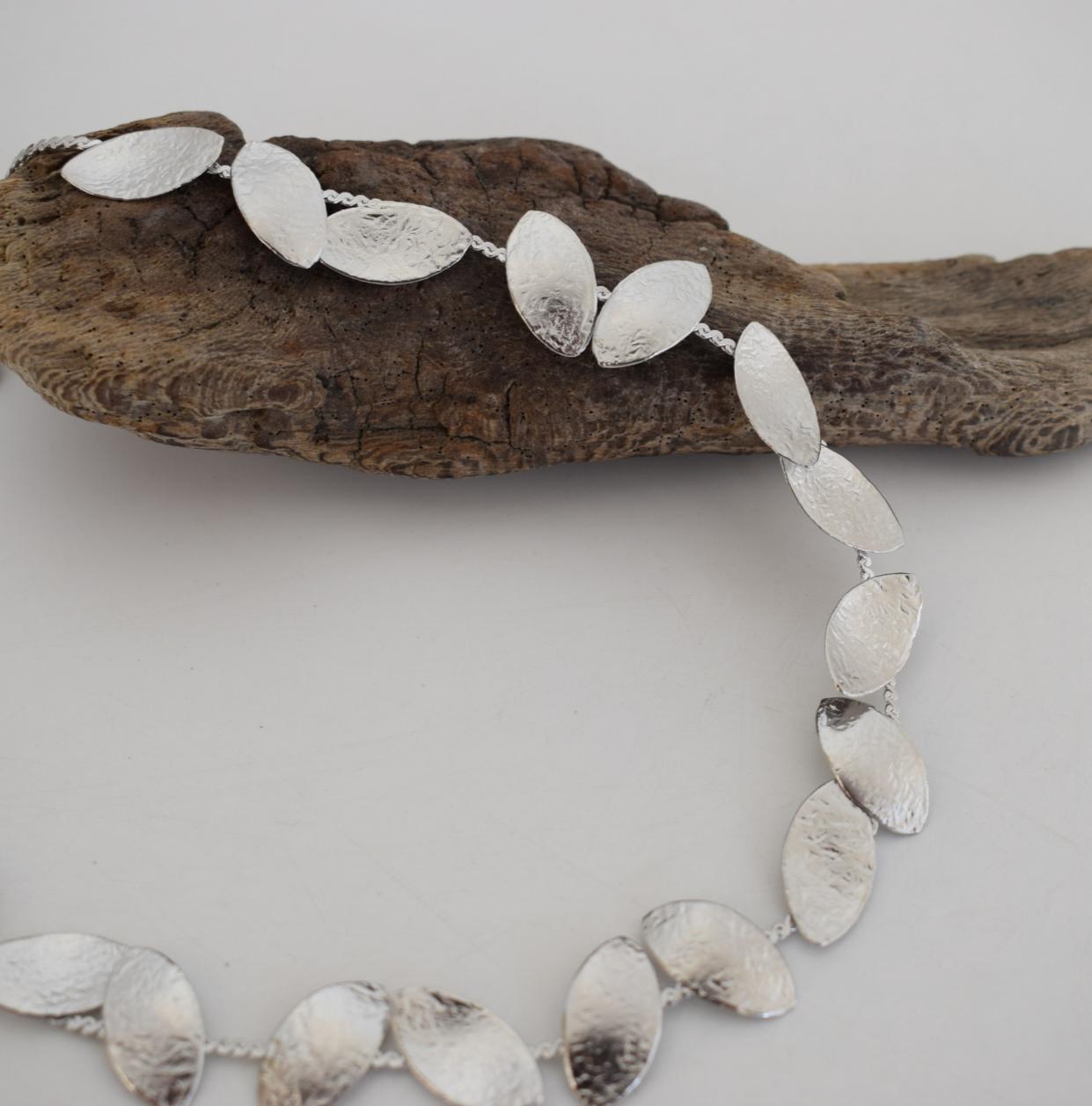 Phylion2 Necklace – Handmade Greek hammered jewelry with leaf-shaped hammered links, available in 18K gold and silver plated.