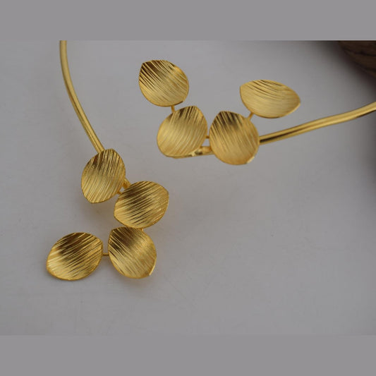 Anemone Necklace – Handmade Greek hammered jewelry inspired by the anemone flower, available in 18K gold or silver plated finish.