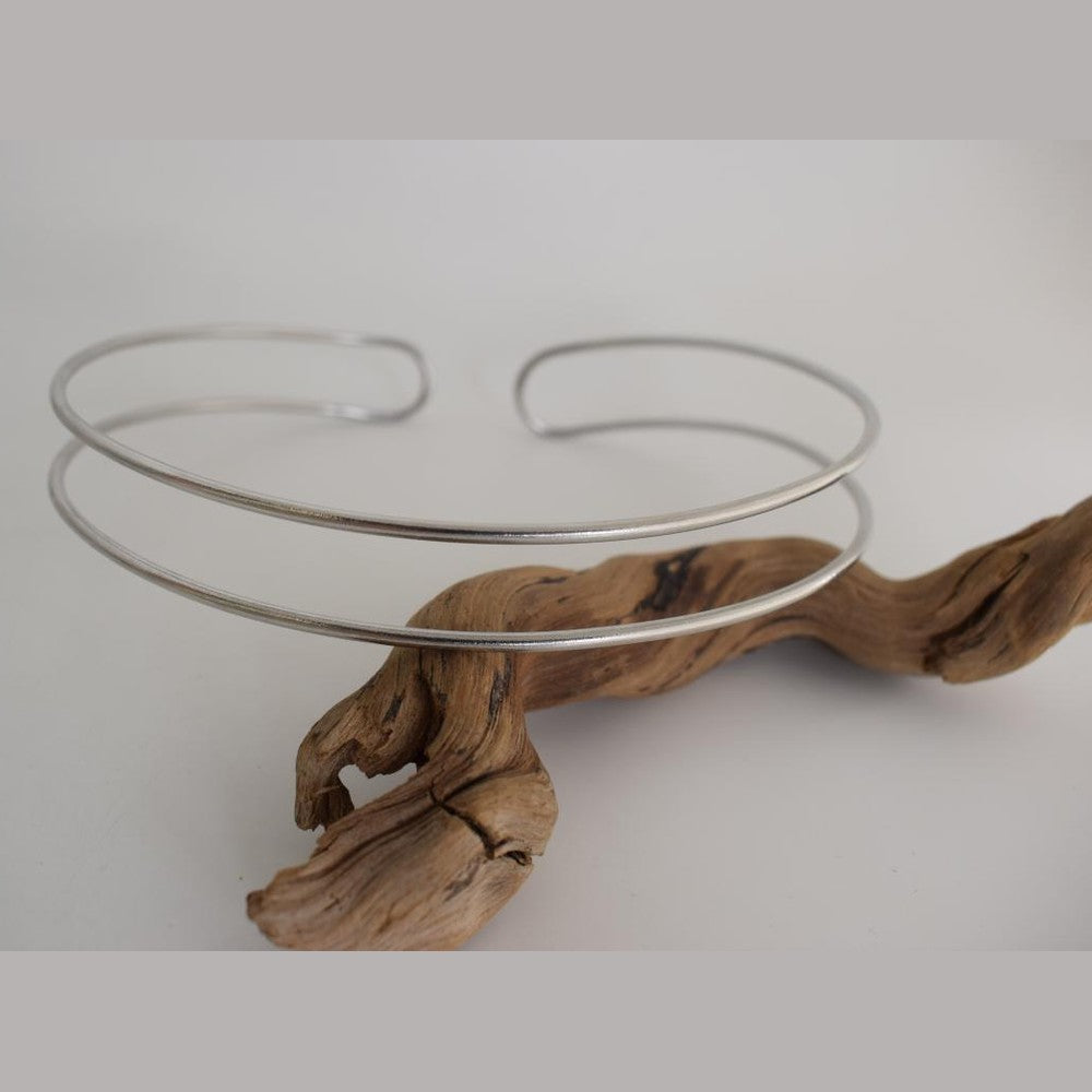 Delphi Necklace – Handmade Greek hammered jewelry with minimalist choker design, available in 18K gold or silver plated finish.