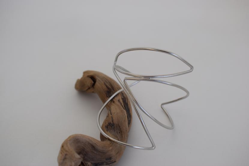 Nereis Bracelet – Handmade Greek Hammered Jewelry in gold or silver plated with elegant open-wave design inspired by sea nymphs.