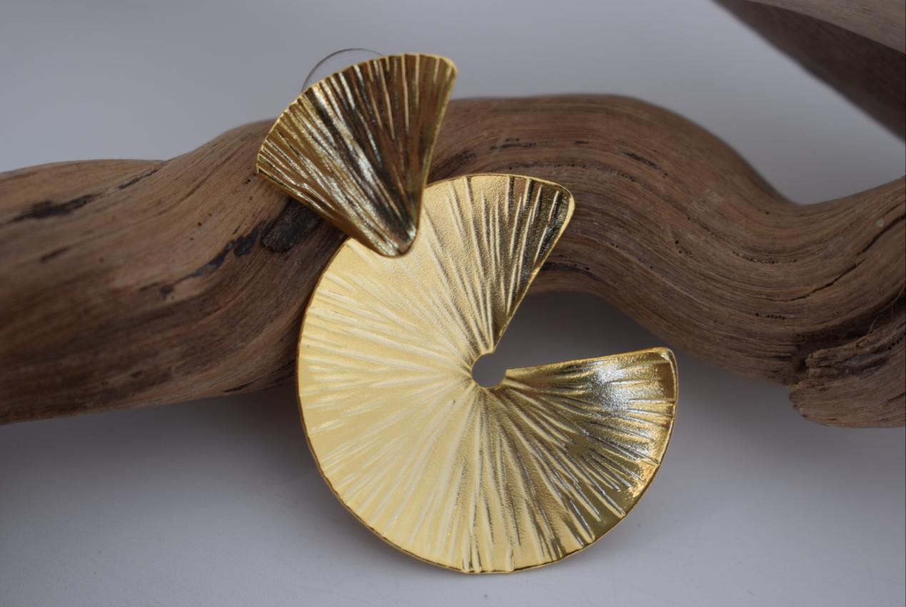 Kochlias4 spiral earrings in handmade Greek hammered jewelry, sculptural design available in gold plated and silver plated finishes.