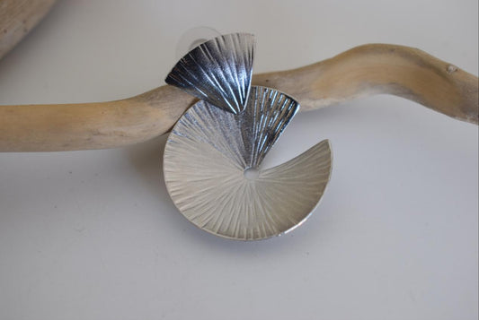 Kochlias4 spiral earrings in handmade Greek hammered jewelry, sculptural design available in gold plated and silver plated finishes.