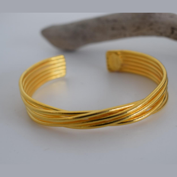 Desmos Bracelet – Greek Hammered Jewelry – Available in 18K Gold, Silver, and Rose Gold Plated. Braided hammered design symbolizing unity and connection.