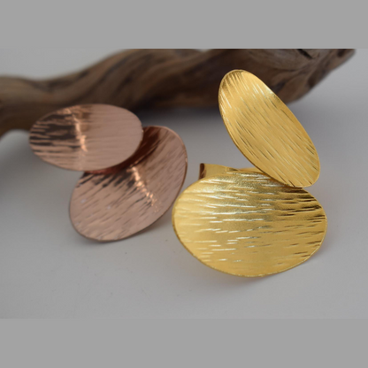 Thalassa Ring – Greek Hammered Jewelry – Available in 18K Gold, Silver, and Rose Gold Plated. Handmade ring with two hammered discs, inspired by the ancient Greek goddess Thalassa, symbol of the sea.