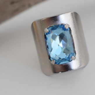 Electra Ring With Crystal – Greek Hammered Jewelry – Available in 18K Gold, Silver, and Rose Gold Plated. Handcrafted, hypoallergenic, inspired by ancient Greek brilliance.