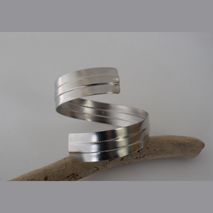 Iason Bracelet – Greek Hammered Jewelry – 18K Gold, Silver and Rose Gold Plated – Handmade hammered open bracelet with elegant Greek design.