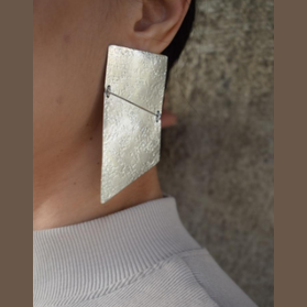 Kion Earrings – Greek Hammered Jewelry – Available in 18K Gold, Silver, and Rose Gold Plated. Geometric hammered design inspired by ancient Greek columns.